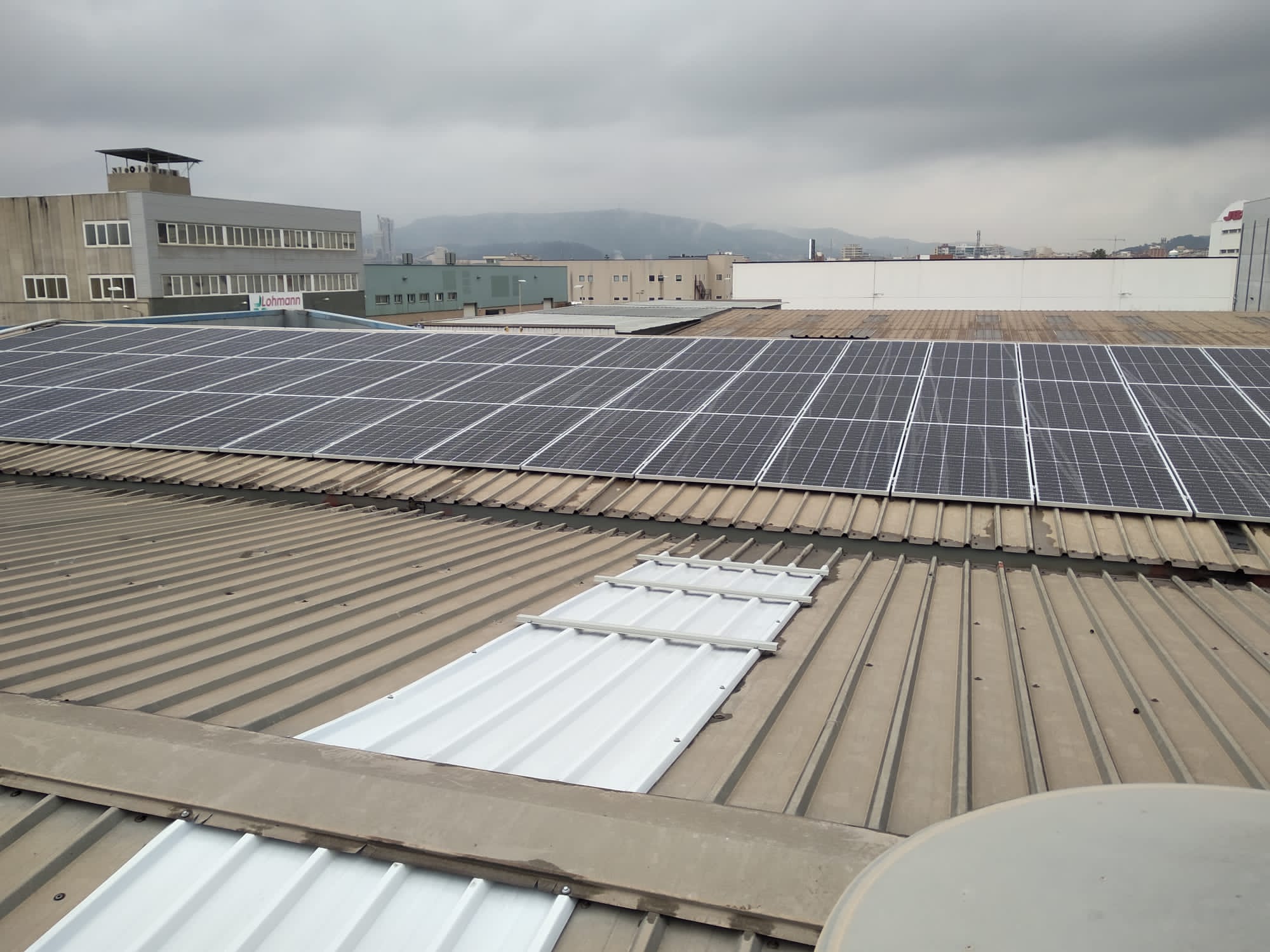 Instalación obra autoconsumo industrial Energiber Carex