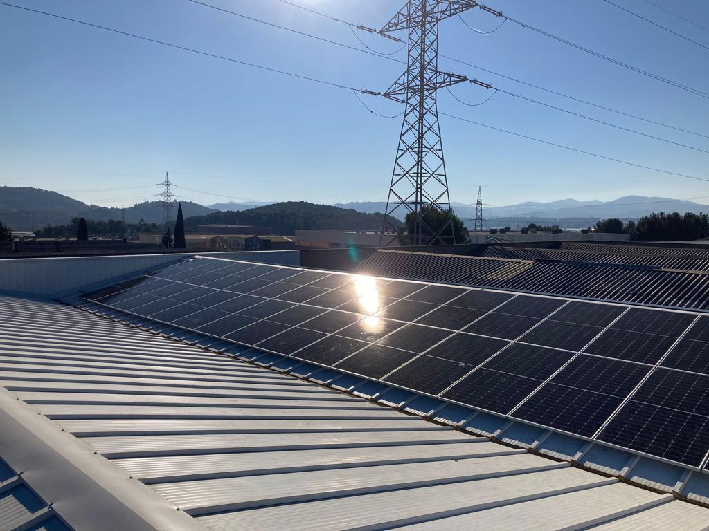 Instalacion obra autoconsumo industrial Energiber Plásticos Buma Rubí en Barcelona