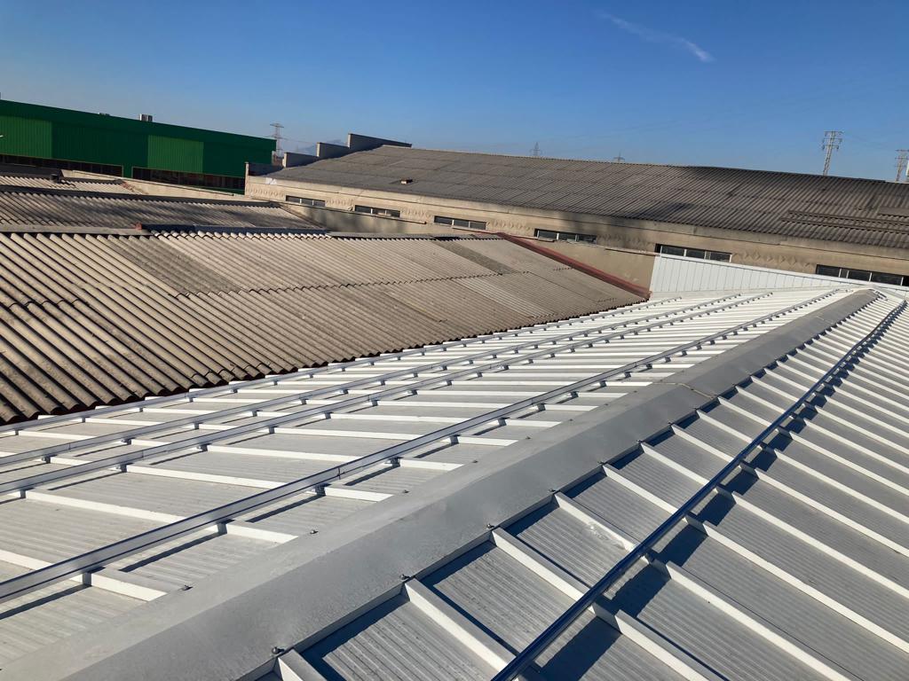 Instalacion obra autoconsumo industrial Energiber Plásticos Buma Rubí en Barcelona