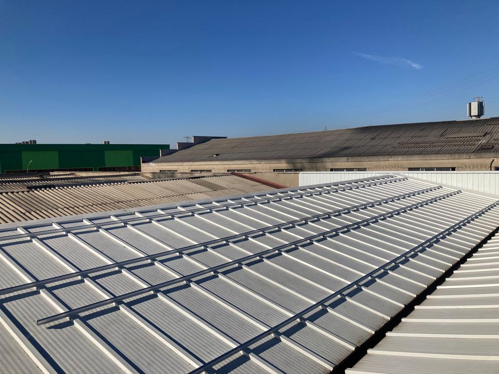 Instalacion obra autoconsumo industrial Energiber Plásticos Buma Rubí en Barcelona