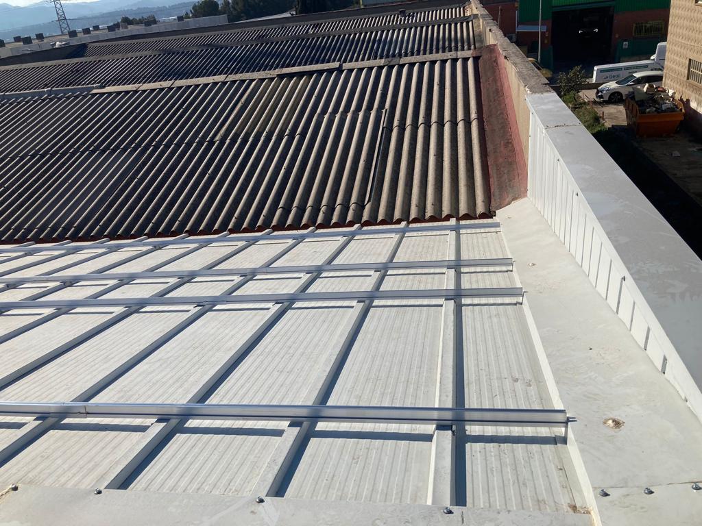 Instalacion obra autoconsumo industrial Energiber Plásticos Buma Rubí en Barcelona