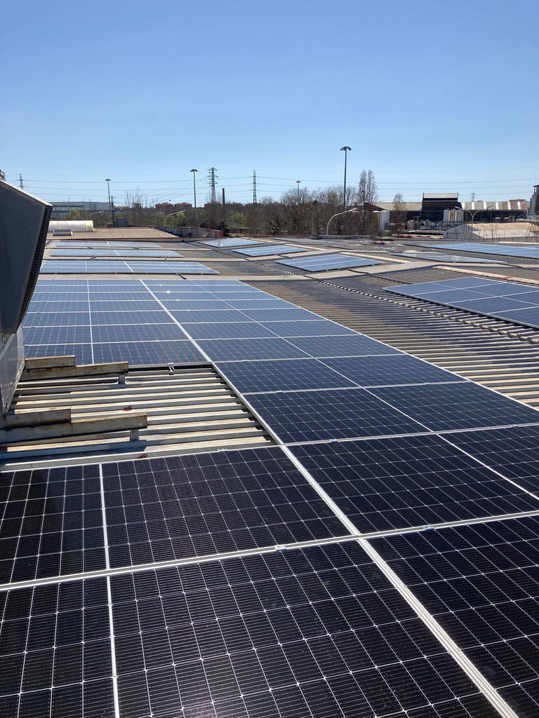 Instalacion obra autoconsumo industrial Energiber Carms B en Mercabarna Barcelona