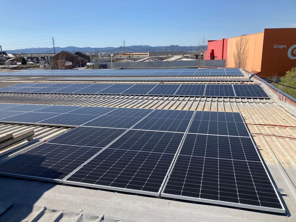 Instalacion obra autoconsumo industrial Energiber Carms B en Mercabarna Barcelona