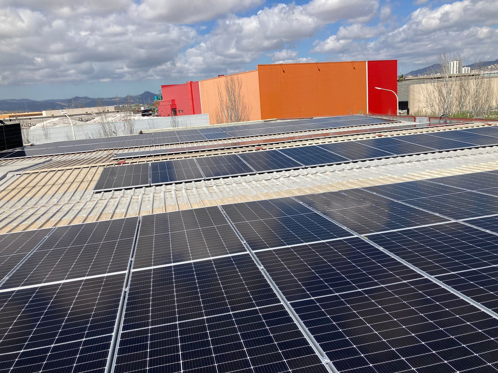 Instalacion obra autoconsumo industrial Energiber Carms B en Mercabarna Barcelona