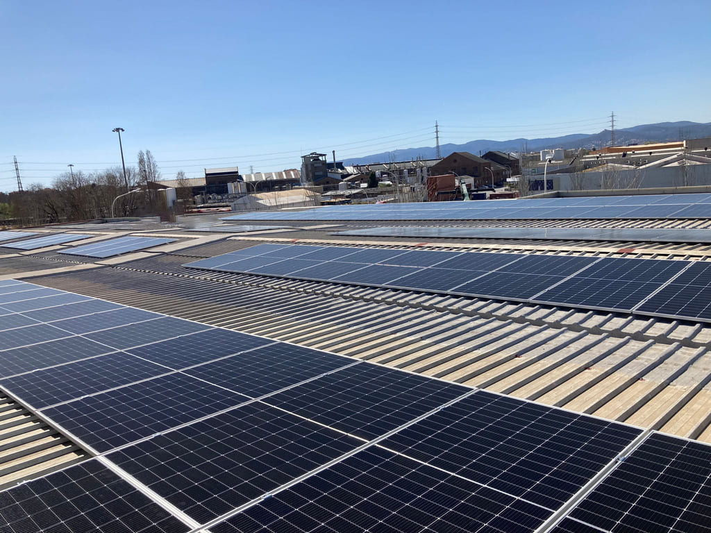Instalacion obra autoconsumo industrial Energiber Carms B en Mercabarna Barcelona