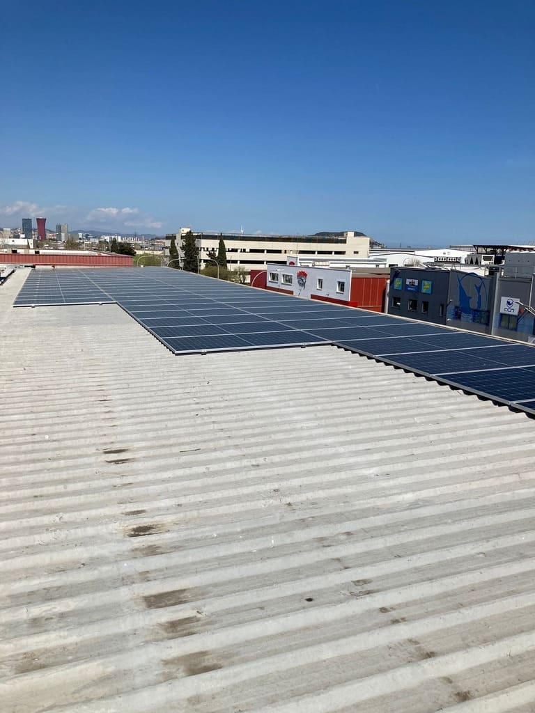 Instalacion obra autoconsumo industrial Energiber Carms B en Mercabarna Barcelona