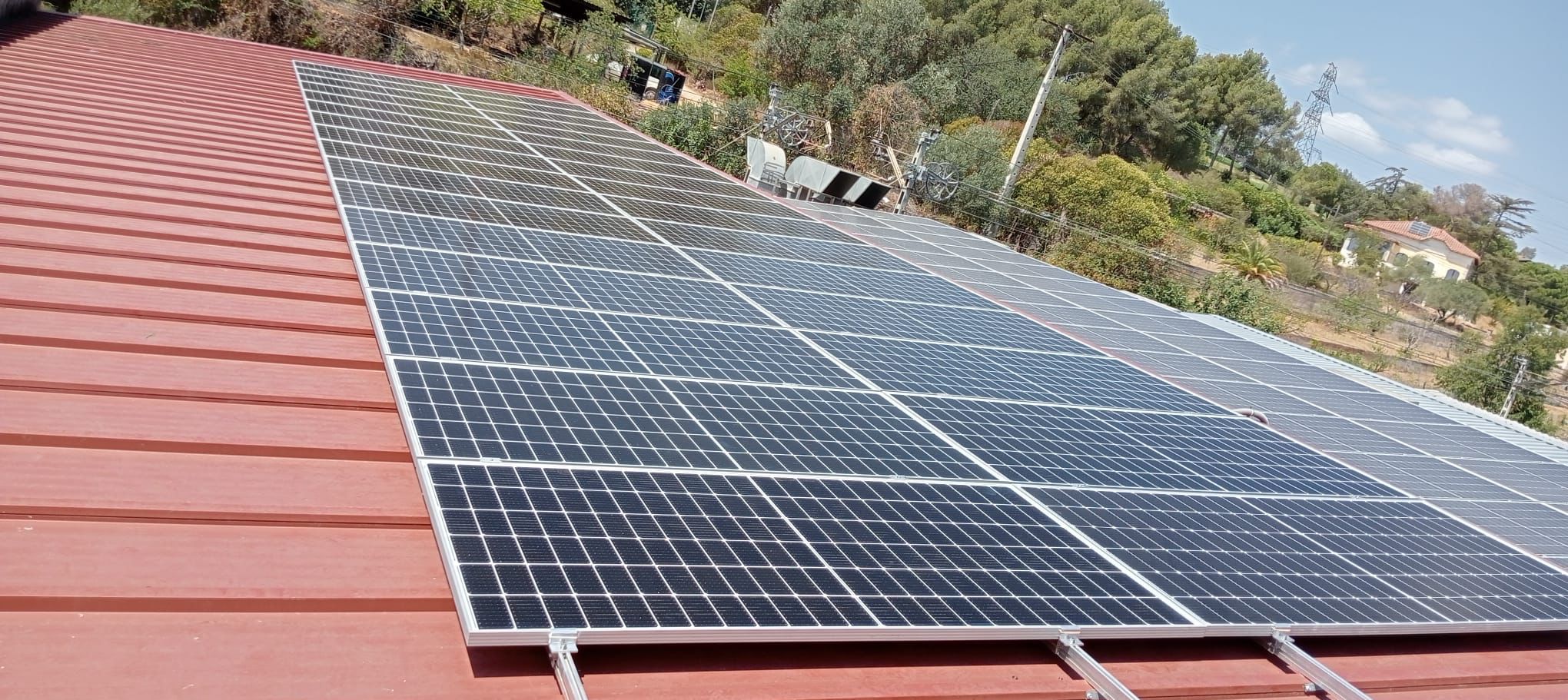 Instalacion obra autoconsumo industrial Energiber Mes Grans Serveis en Barcelona