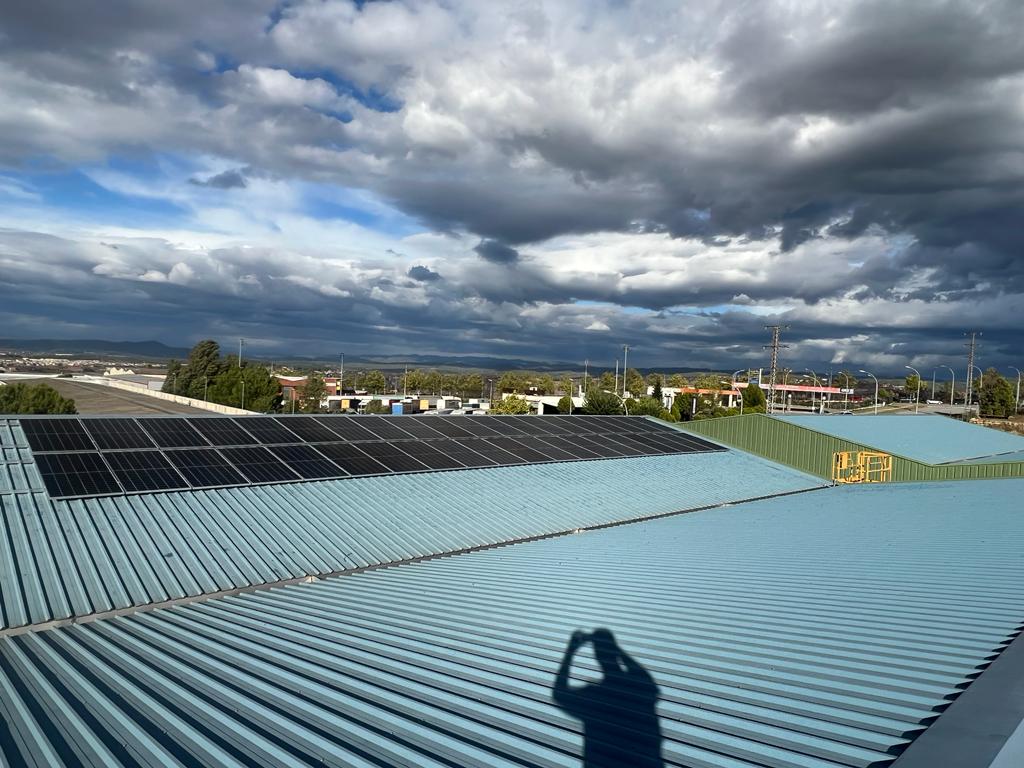 Instalacion de placas solares industriales Metalvent en Manresa por Energiber en Barcelona